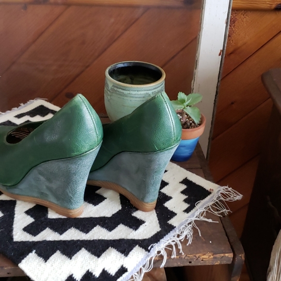 Seychelles Two-Tone Leather Platform Wedge - Picture 5 of 6